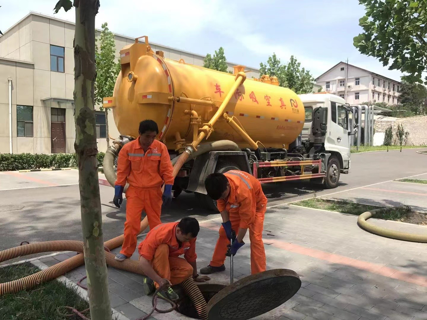 邢台化粪池清理与5-8吨吸粪车施工效率分析